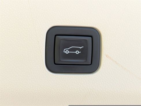 Used 2022 Cadillac Escalade ESV Sport Platinum image 13