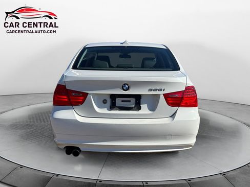 Used 2009 BMW 328i xDrive Sedan image 4