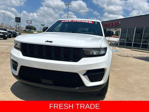 Used 2024 Jeep Grand Cherokee Altitude AWD/4WD image 3