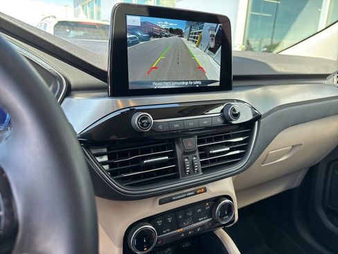 Used 2022 Ford Escape Titanium FWD image 10