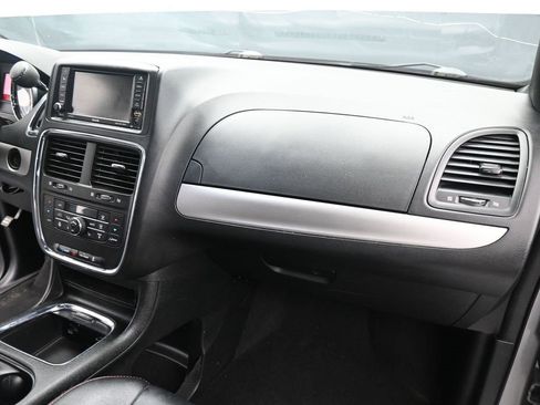 Used 2019 Dodge Grand Caravan GT image 4