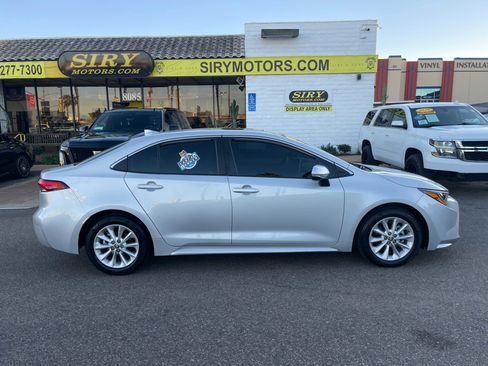 Used 2022 Toyota Corolla XLE image 2