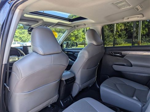 Used 2020 Toyota Highlander Limited image 25