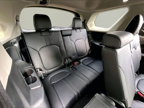 Used 2025 Honda Pilot Elite image 18