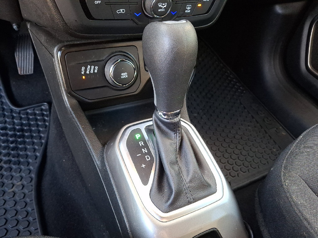 Used 2022 Jeep Renegade Latitude AWD/4WD image 15