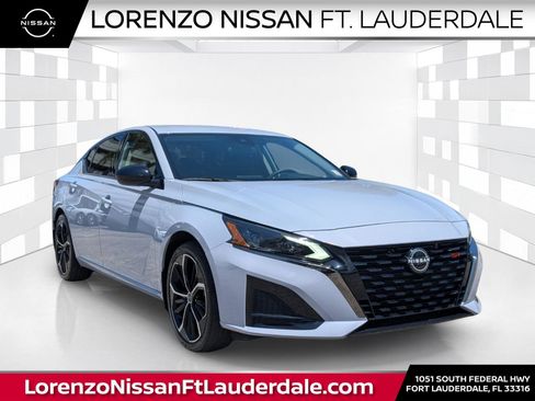 Certified 2024 Nissan Altima 2.5 SR FWD image 1