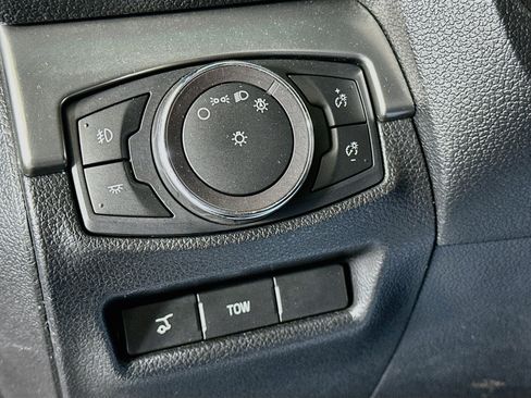 Used 2019 Ford Explorer XLT w/ Equipment Group 201A FWD image 17