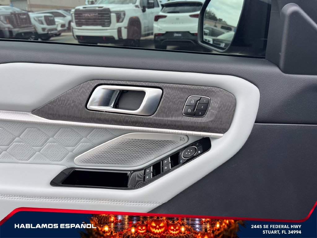 Used 2025 Ford Explorer Platinum w/ Ultimate Package AWD/4WD image 22