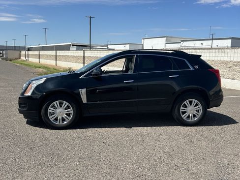 Used 2016 Cadillac SRX FWD image 2