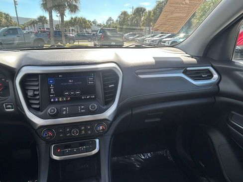 Used 2023 GMC Acadia SLT image 17