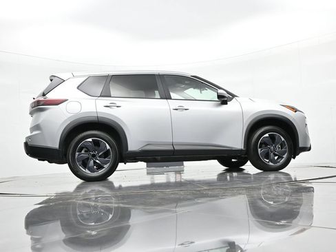 Used 2024 Nissan Rogue SV FWD image 21