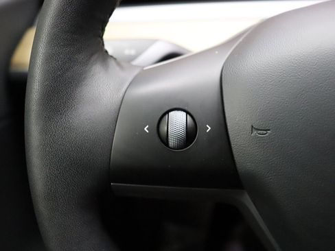 Used 2022 Tesla Model Y Long Range image 48