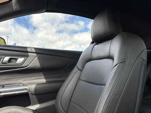 Used 2025 Ford Mustang Convertible RWD image 40