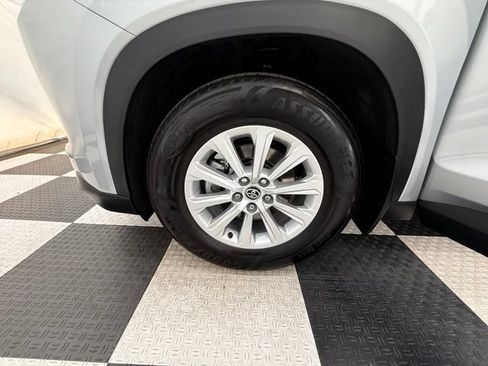 Used 2025 Toyota Grand Highlander AWD image 10