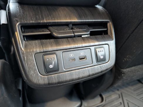 Used 2023 Nissan Ariya AWD image 12