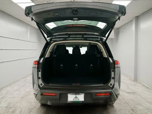 Used 2025 Nissan Pathfinder SV image 31