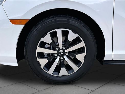 Certified 2026 Honda Odyssey EX-L image 9