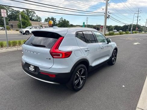 Used 2025 Volvo XC40 B5 Core AWD/4WD image 5