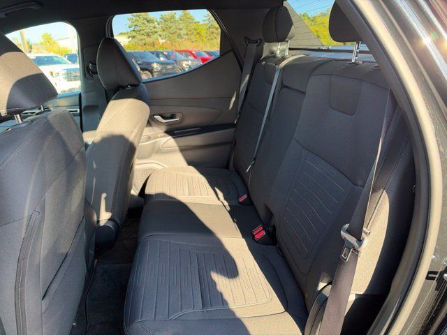 Used 2024 Hyundai Santa Cruz SE AWD/4WD image 17