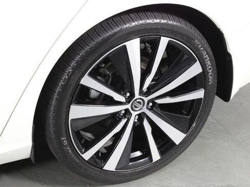 Certified 2020 Nissan Altima 2.5 SR w/ Premium Package image 9