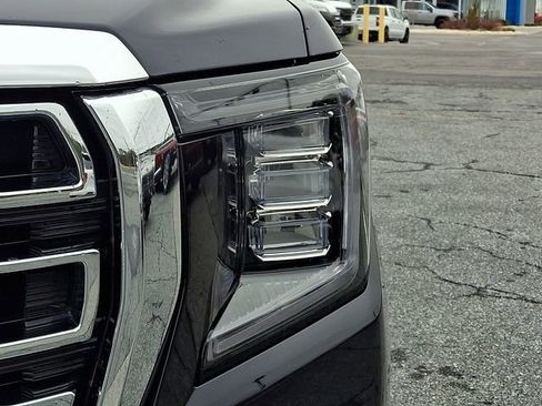 Used 2024 GMC Yukon XL SLT w/ SLT Luxury Package image 9