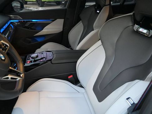 Used 2026 BMW M5 w/ Carbon Package AWD/4WD image 16