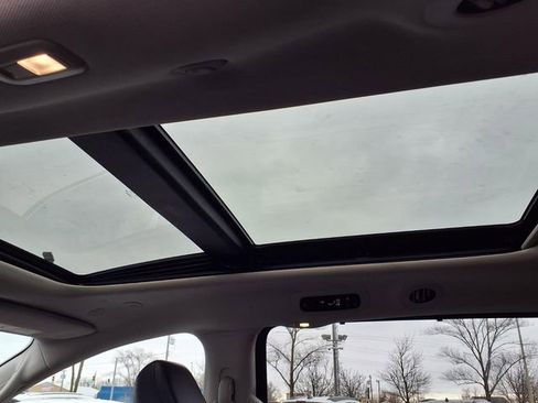 Used 2024 Chrysler Pacifica Limited image 9