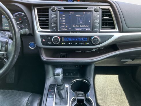 Used 2019 Toyota Highlander Limited Platinum AWD/4WD image 11