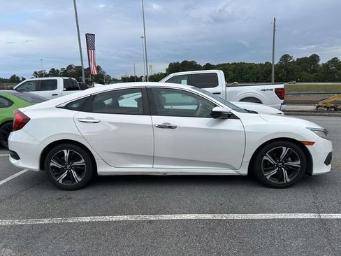 Used 2017 Honda Civic Touring image 2