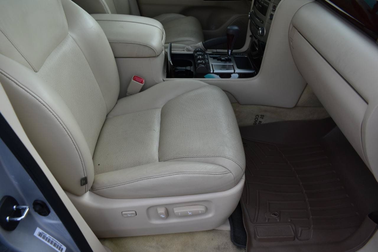Used 2013 Lexus LX 570 4WD w/ Luxury Pkg image 31