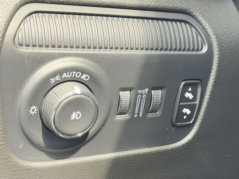 Used 2024 Jeep Wagoneer Series II AWD/4WD image 23