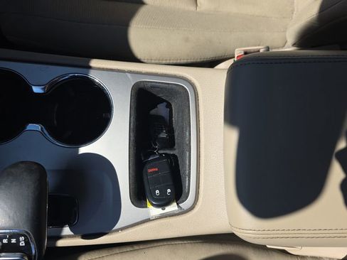 Used 2015 Jeep Grand Cherokee Laredo AWD/4WD image 18