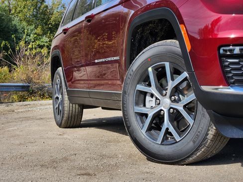 New 2025 Jeep Grand Cherokee L Limited AWD/4WD image 11