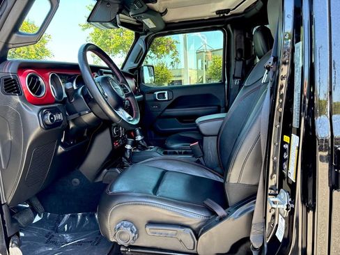 Used 2022 Jeep Wrangler Unlimited Rubicon w/ LED Lighting Group AWD/4WD image 12