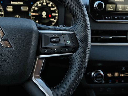 New 2025 Mitsubishi Outlander SEL image 21