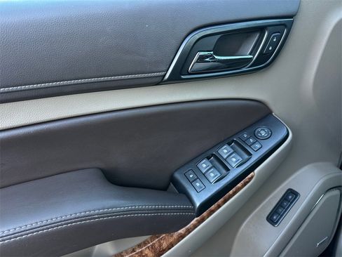 Used 2020 Chevrolet Suburban Premier image 40