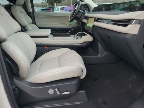 New 2026 Lincoln Navigator L Premier image 24