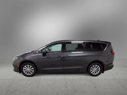 Certified 2017 Chrysler Pacifica Touring w/ Tire & Wheel Group image 5