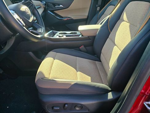 Used 2025 Chevrolet Equinox ACTIV w/ Safety and Technology Package AWD/4WD image 10