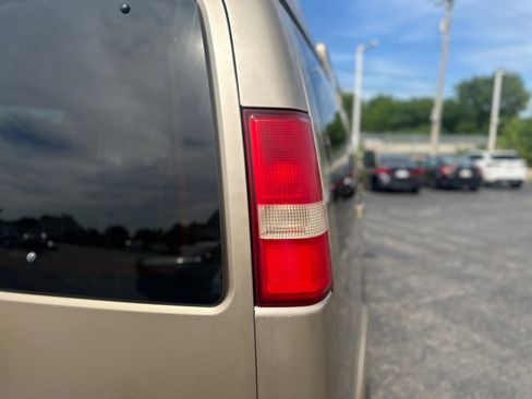 Used 2008 Chevrolet Express 1500 w/ Preferred Equipment Group RWD image 11