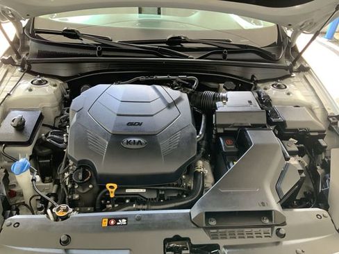 Used 2018 Kia Cadenza Technology image 12