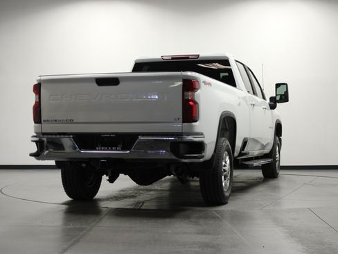 Used 2025 Chevrolet Silverado 2500 LT w/ Convenience Package AWD/4WD image 4