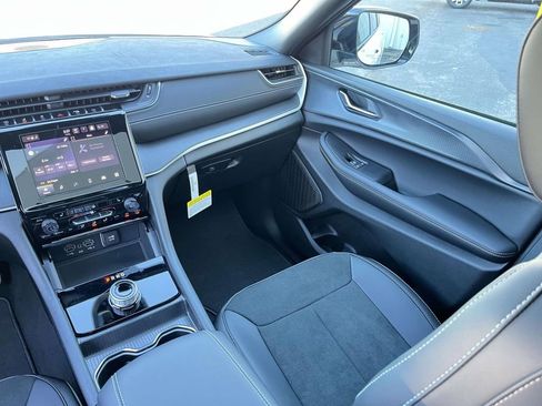 New 2025 Jeep Grand Cherokee Altitude image 29