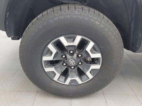 Used 2023 Toyota Tacoma TRD Off-Road w/ Technology Package AWD/4WD image 31