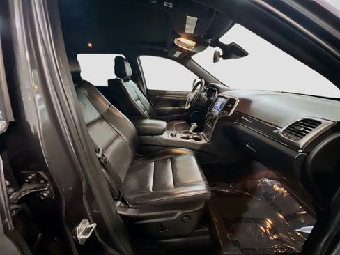Used 2018 Jeep Grand Cherokee Overland AWD/4WD image 23