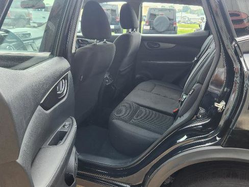 Used 2022 Nissan Rogue Sport S image 9