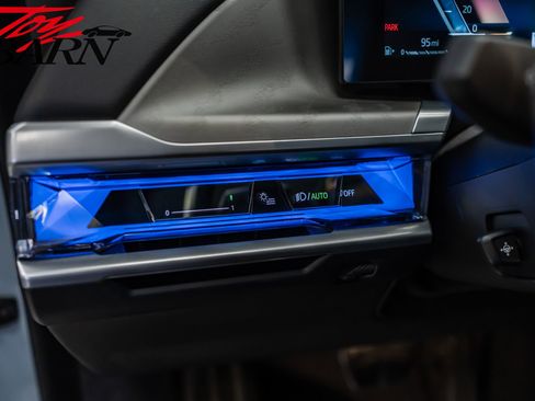 Used 2023 BMW 760i xDrive image 30