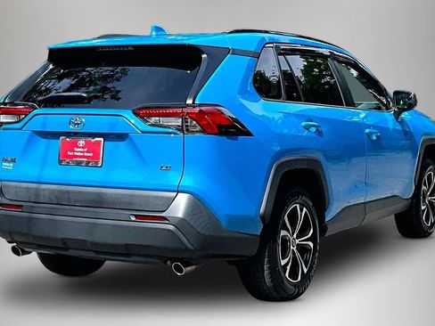 Used 2021 Toyota RAV4 LE FWD image 5