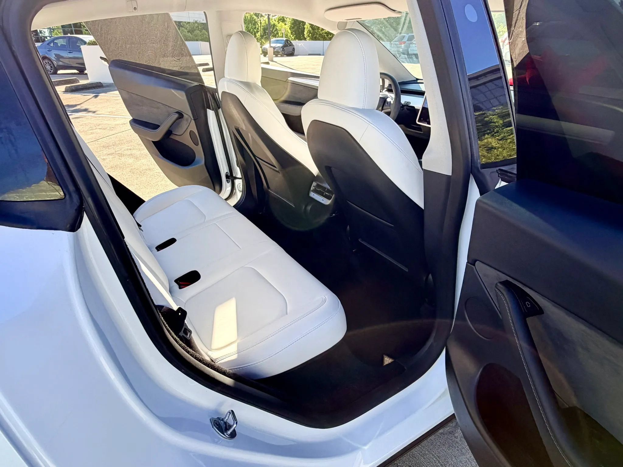 Used 2024 Tesla Model Y Long Range RWD image 27