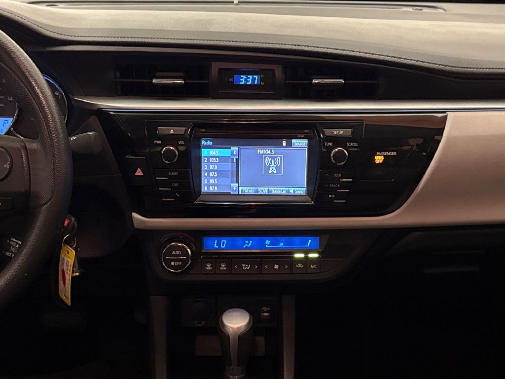 Used 2015 Toyota Corolla LE FWD image 14